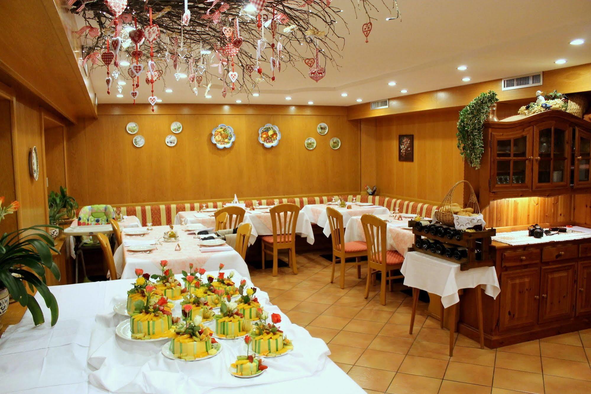 Albergo Trentino モエナ エクステリア 写真