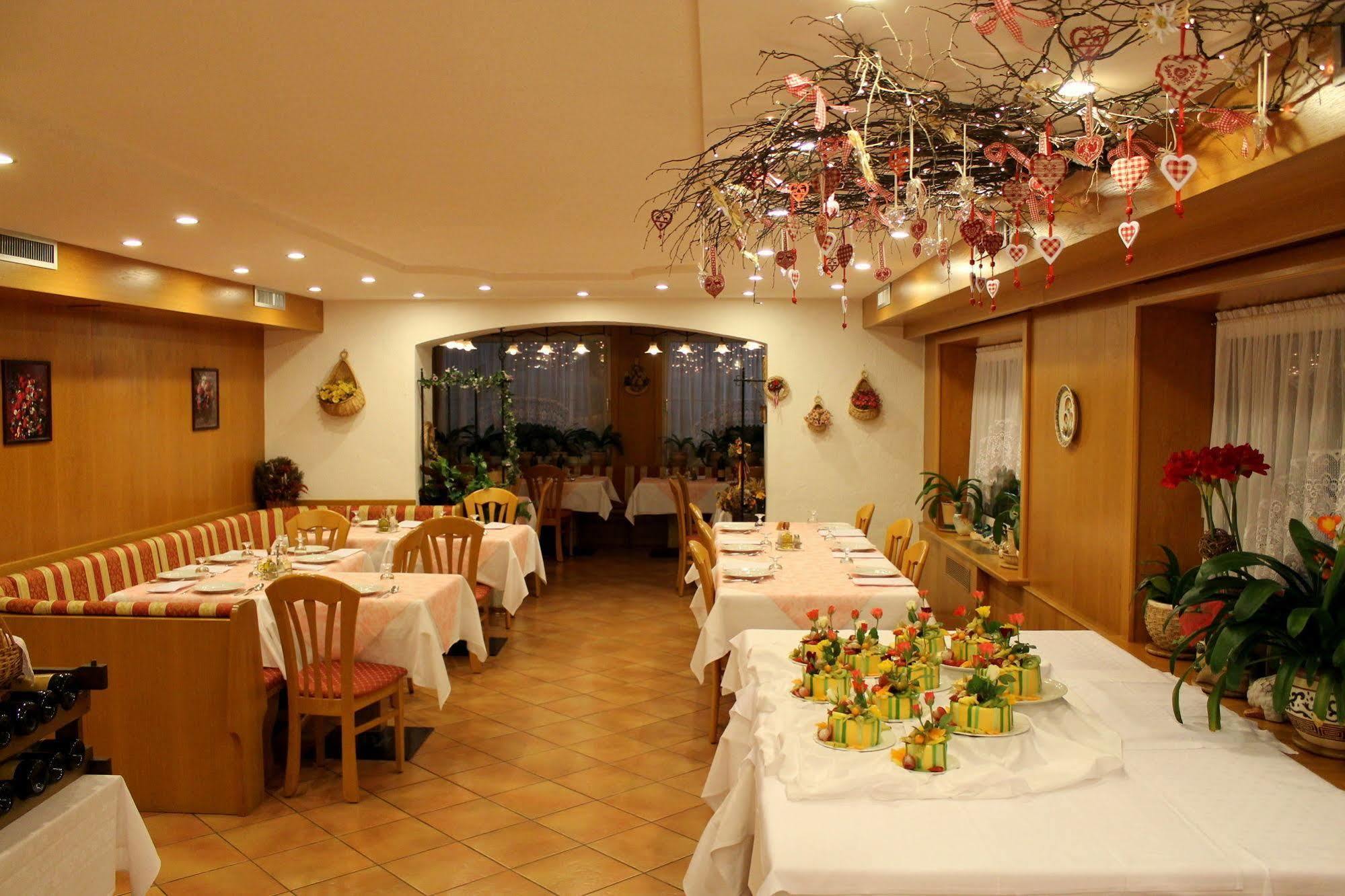 Albergo Trentino モエナ エクステリア 写真
