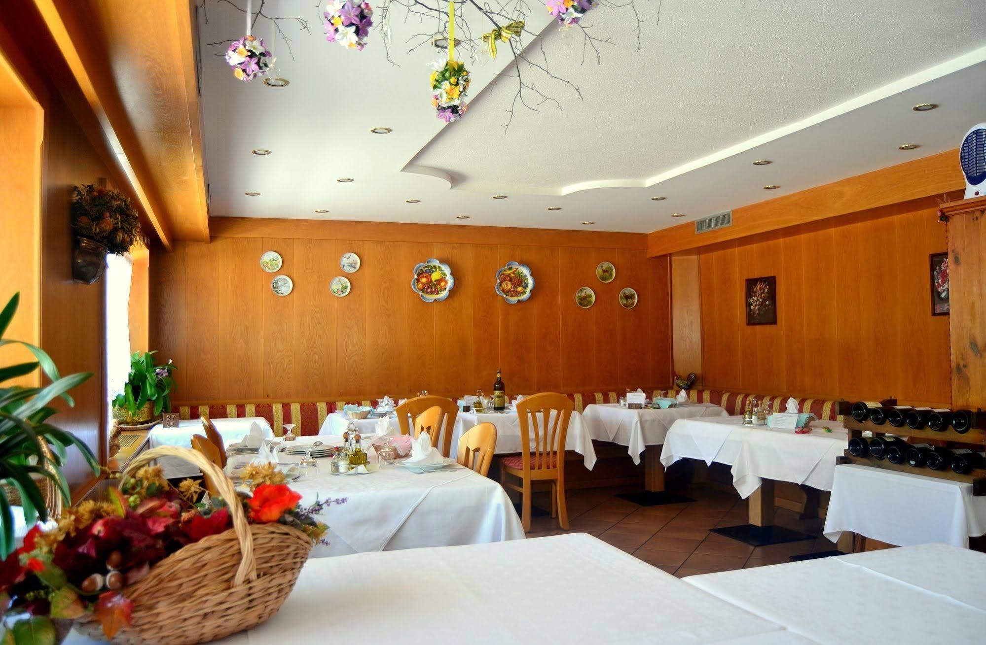 Albergo Trentino モエナ エクステリア 写真