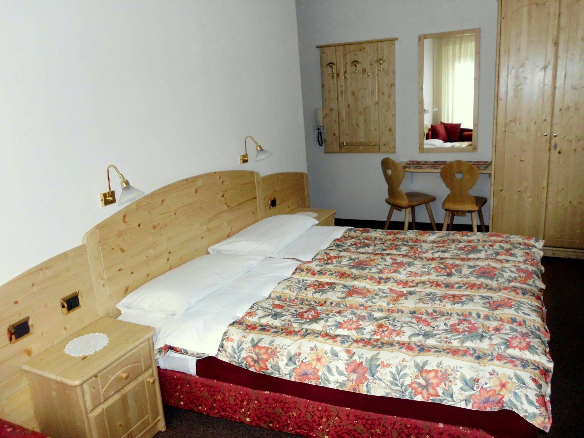 Albergo Trentino モエナ エクステリア 写真